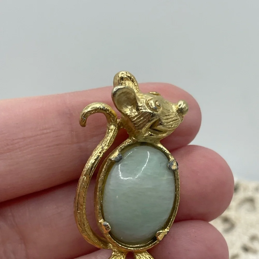 Elegant Jelly Belly mouse brooch‎
